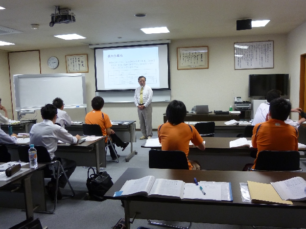 写真16　社内勉強会の風景