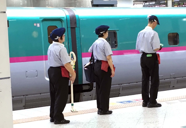 写真５０　TESSEI・東京駅・東北新幹線のホームにて