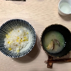 写真4-10 ﾄｳﾓﾛｺｼご飯と浅蜊の味噌汁
